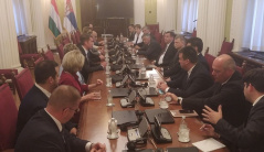 5. jul 2021. Poslanička grupa Savez vojvođanskih Mađara u razgovoru sa predsednikom mađarskog parlamenta Laslom Keverom